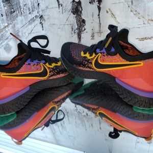 Nike Epic React Ember Glow Size 6